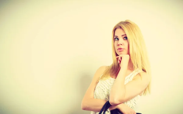 Attraktiv blond kvinna potrait — Stockfoto