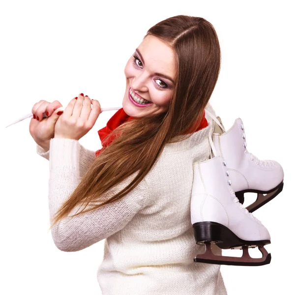 Aantrekkelijk meisje met schaatsen. — Stockfoto