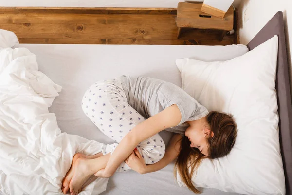 Sleepy woman sleeping in the bed. — Stock Photo, Image