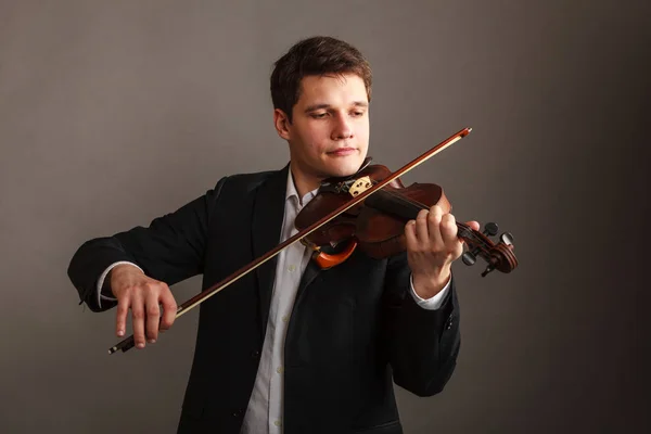 Hombre hombre vestido elegantemente tocando el violín — Foto de Stock