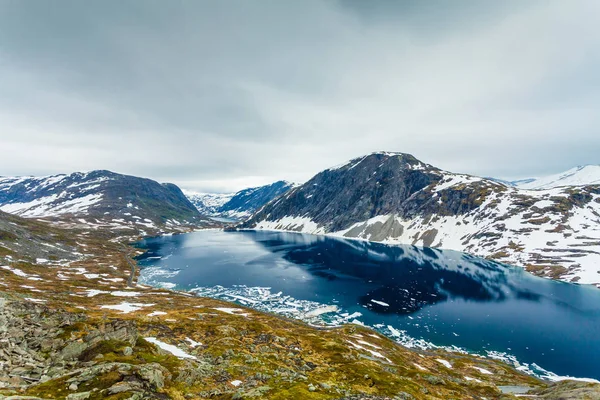 Lago Djupvatnet, Noruega — Foto de Stock