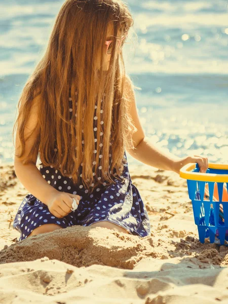 Little girl kid child with toy having fun on beach — Stock Photo, Image