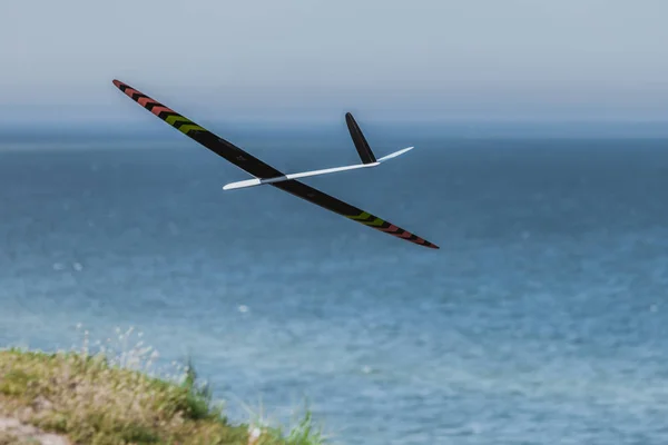 RC aereo in volo sul cielo blu — Foto Stock