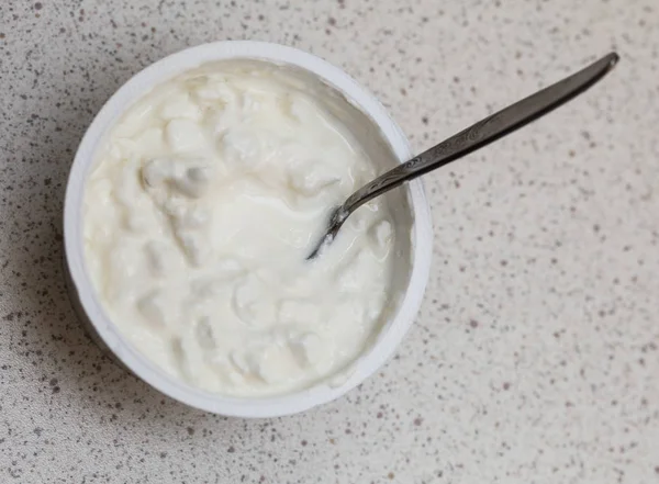 Gedetailleerde close-up van yoghurt met opkomst — Stockfoto