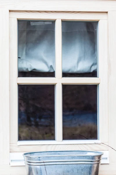 Closeup detalhada de janela branca velha — Fotografia de Stock
