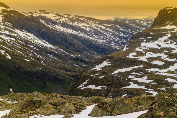 Vista sobre montanhas do miradouro de Dalsnibba na Noruega — Fotografia de Stock