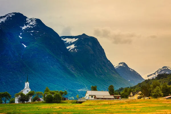 Igreja Oppstryn na Noruega — Fotografia de Stock