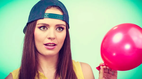 Teenage girl with red balloon. — Stock Photo, Image