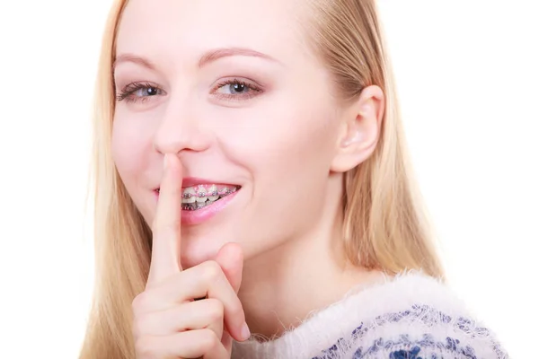 Young blonde woman making silence gesture — Stock Photo, Image