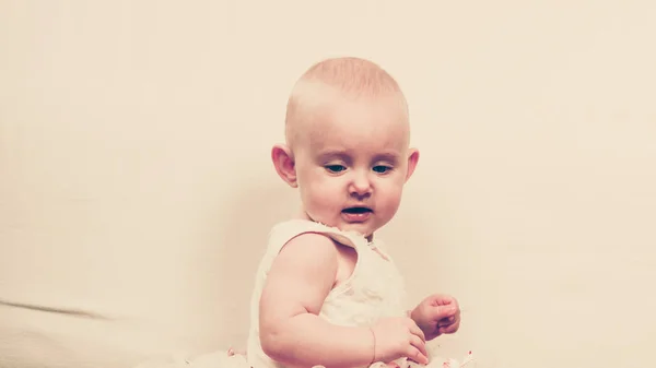 Kleine meisje kind portret — Stockfoto