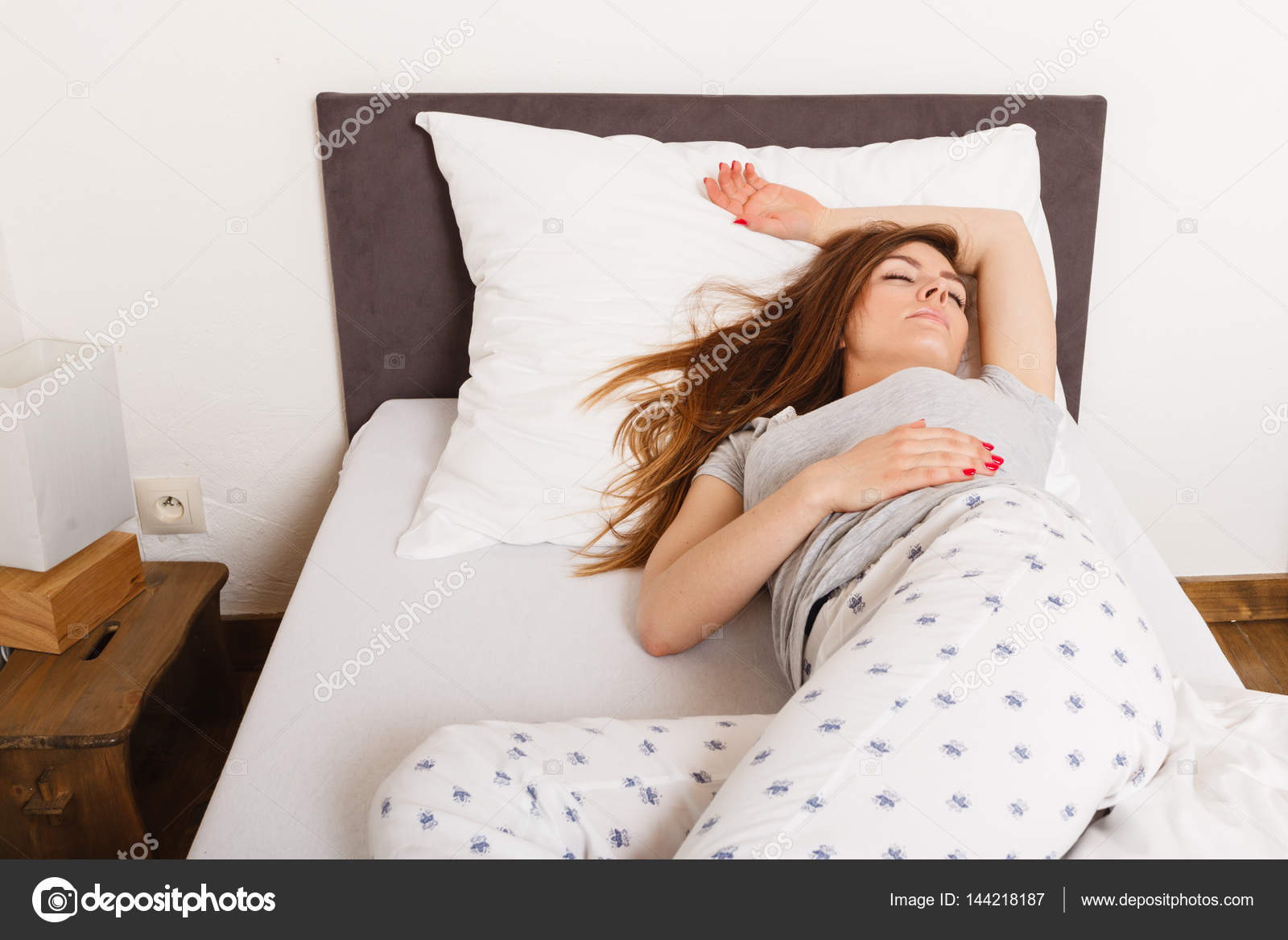 Женщина храпит. Sleep slept open. Sleep slept open. Спящий человек. Бабский храп.