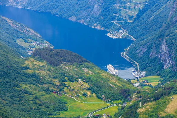 Pohled na Geirangerfjord z hlediska Dalsnibba v Norsku — Stock fotografie