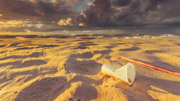 Plastic disposable cup on sea shore. Earth ecology — Stock Photo, Image