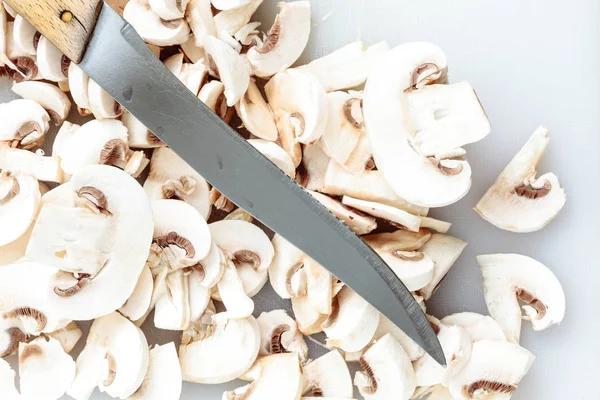 Еда. Шампигононы из свежих белых грибов — стоковое фото