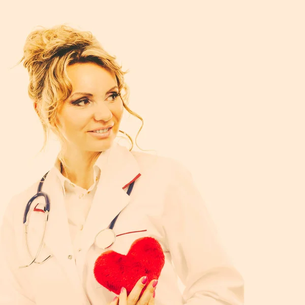 Female cardiologist with red heart. — Stock Photo, Image