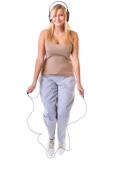 Happy blonde woman jumping on skipping rope — Stock Photo, Image