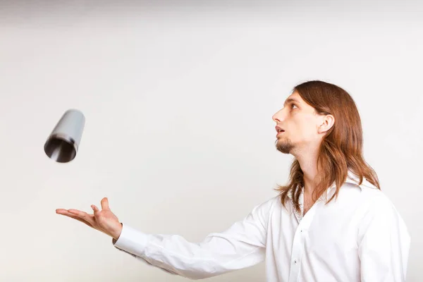 Skilled bartender juggling with glass. — Stock Photo, Image