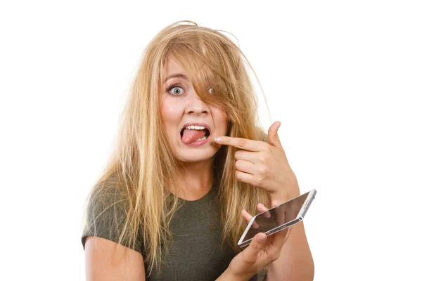 Crazy young woman talking on phone — Stock Photo, Image