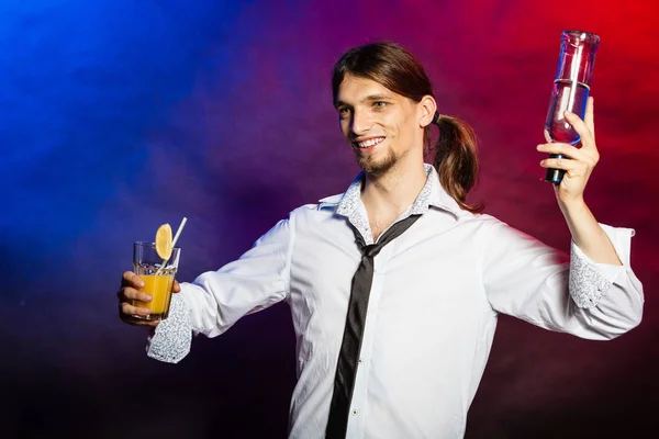 Barman showing his skills. — Stock Photo, Image
