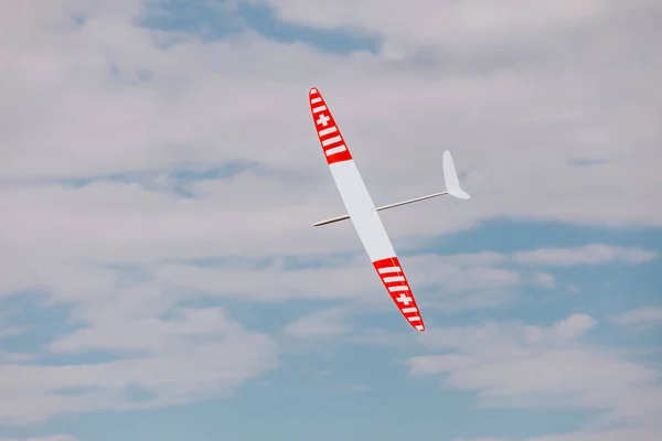 RC soaring plane on blue sky — Stock Photo, Image