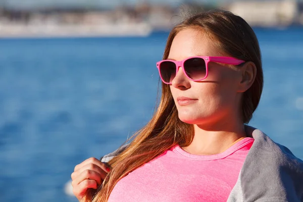 Woman resting relaxing after doing sports outdoors — Stock Photo, Image