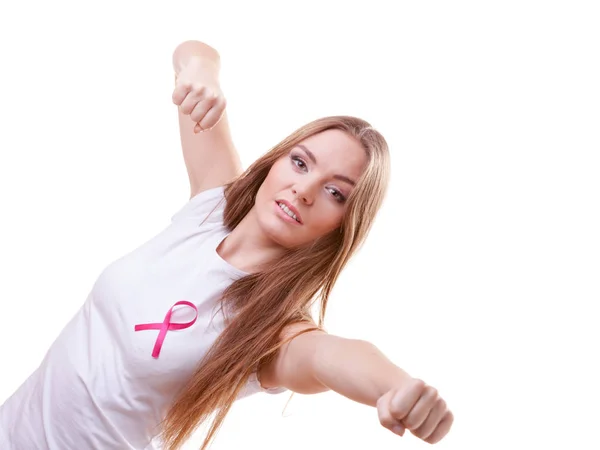 Жінка-жінка рожева стрічка на грудях пробиває бокс — стокове фото