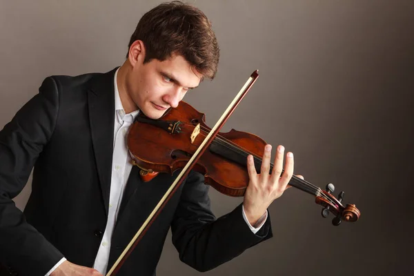 Uomo uomo vestito elegantemente suonare il violino — Foto Stock