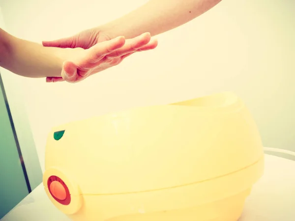 Woman getting paraffin hand treatment at beautician — Stock Photo, Image