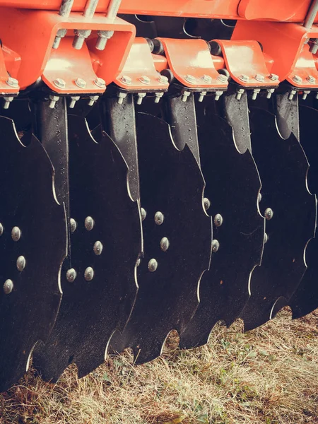 Детальный крупный план дисковой бороны сельскохозяйственной техники — стоковое фото