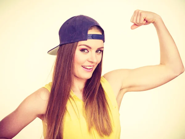 Woman casual style showing off muscles biceps — Stock Photo, Image