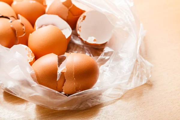 Birçok boş kırık yumurta kabuğu — Stok fotoğraf