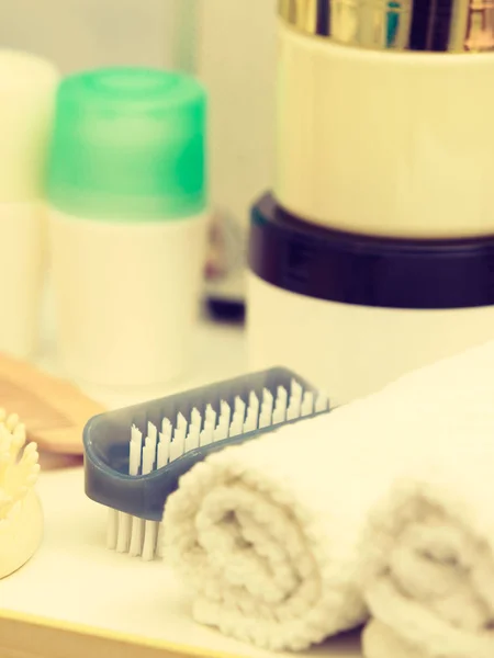 Objetos de baño. Esponjas, cepillos, toallas y cremas —  Fotos de Stock