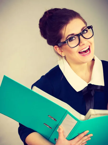 Happy positive business woman holding binder with documents — Stock Photo, Image