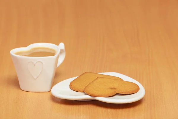 Lebkuchen und Tee-Kaffee auf dem Tisch. — Stockfoto