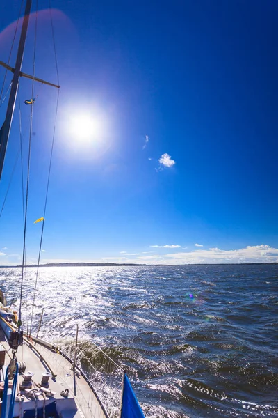 Yates en barco de vela durante el tiempo soleado —  Fotos de Stock