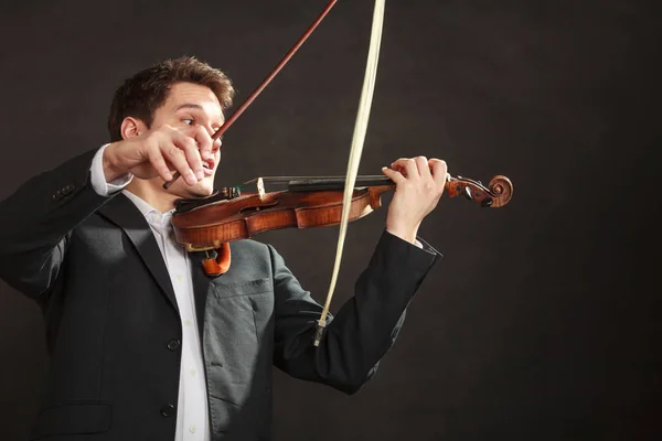 Young man violinist shocked, broken bow — Stock Photo, Image