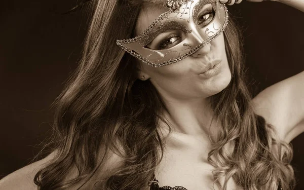 Sensual woman with carnival mask. — Stock Photo, Image