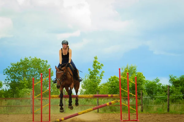 Jockey young girl doing horse jumping through hurdle — Stock Photo, Image
