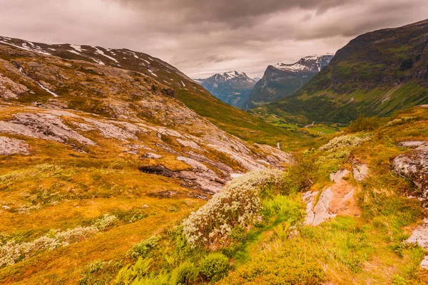 Montagne paesaggio estivo in Norvegia . — Foto Stock