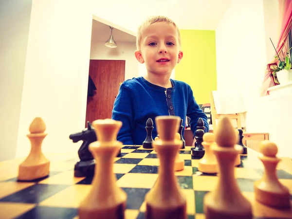 Young kid boy playing chess having fun — Stock Photo, Image