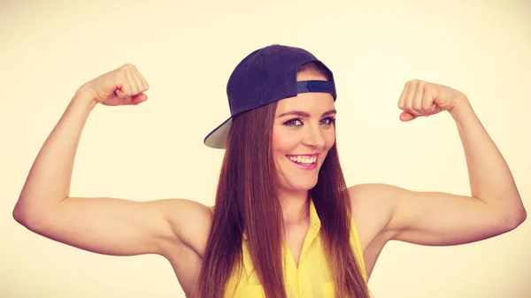 Woman casual style showing off muscles biceps — Stock Photo, Image