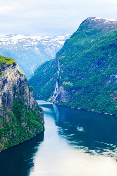 Pohled na Geirangerfjord z Flydasjuvet hlediska Norsko — Stock fotografie