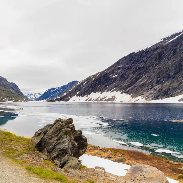 Lago Djupvatnet, Noruega — Fotografia de Stock
