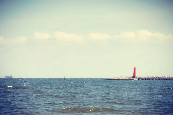 Vue imprenable sur la mer avec phare . — Photo