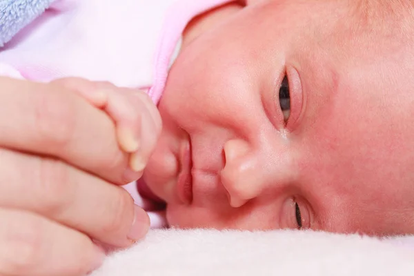 Baby sleeping in blanket holding mother hand — Stock Photo, Image