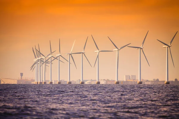 Turbines windpark in de Oostzee, Denemarken — Stockfoto