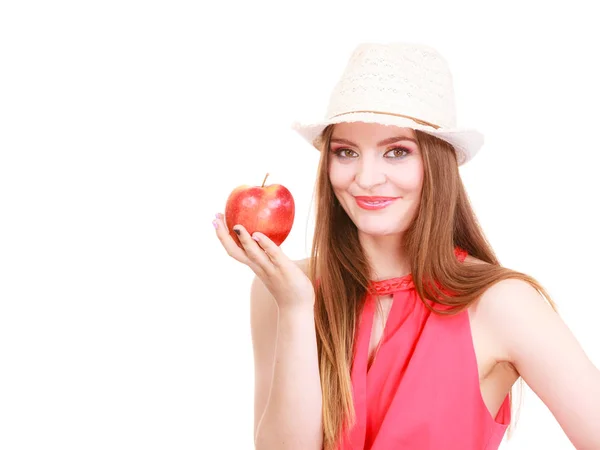 Cappello estivo donna trucco colorato tiene mela frutta — Foto Stock