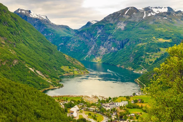 Ver en Geirangerfjord en Noruega —  Fotos de Stock