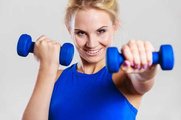 Fit woman lifting dumbbells weights — Stock Photo, Image