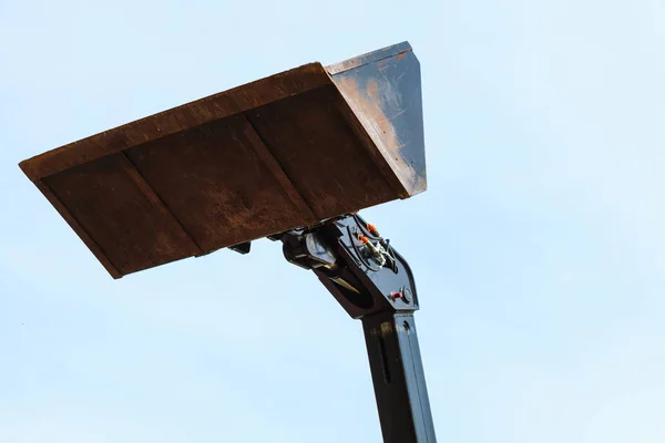 Bucket loader with blue sky in background — Stock Photo, Image